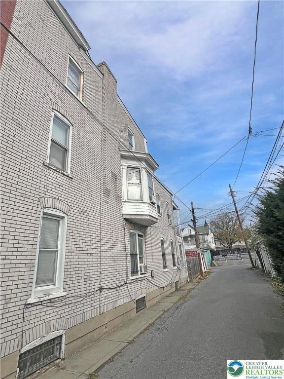 513 N Howard St, Allentown, PA 18102 - photo 2