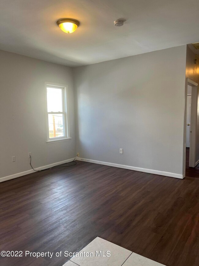 108 E Market Apt 5 St, Scranton, PA 18508 - photo 4