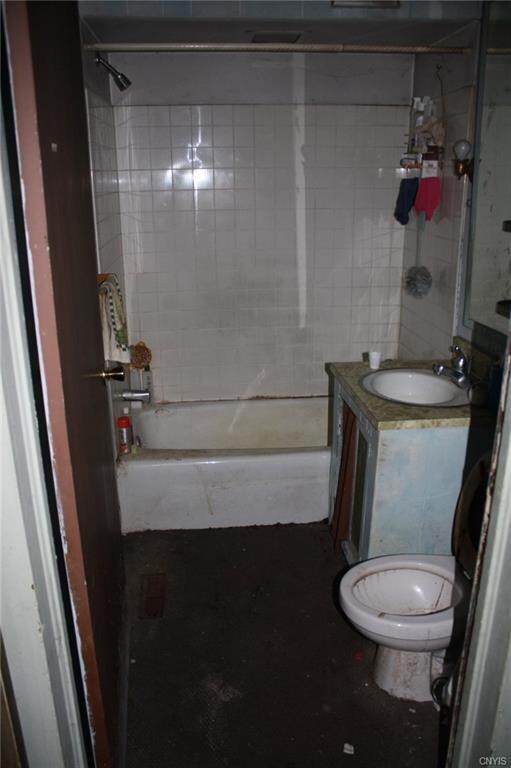 Apartment 1 Bathroom