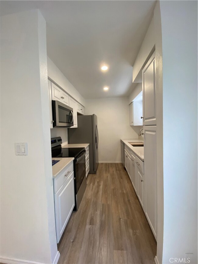 7651 Reseda Blvd unit 5, Reseda, CA 91335 - photo 5