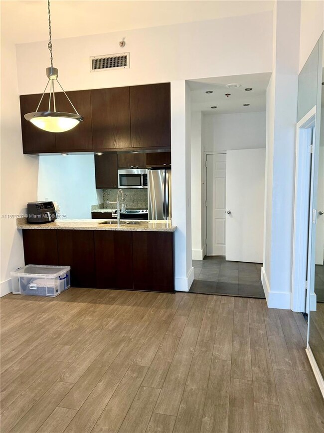 Brickell Key Two Condo unit 522, Miami, FL 33131 - photo 4