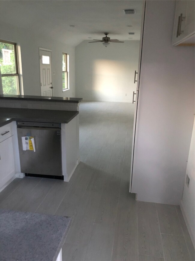 2418 Woodard St, Houston, TX 77026 - photo 4