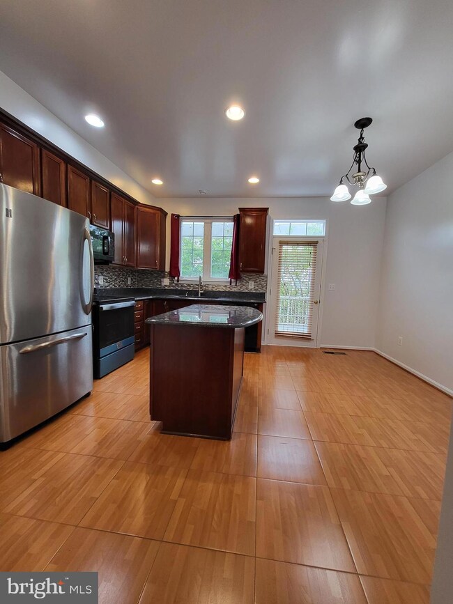 42595 Pine Forest Dr, Chantilly, VA 20152 - photo 5
