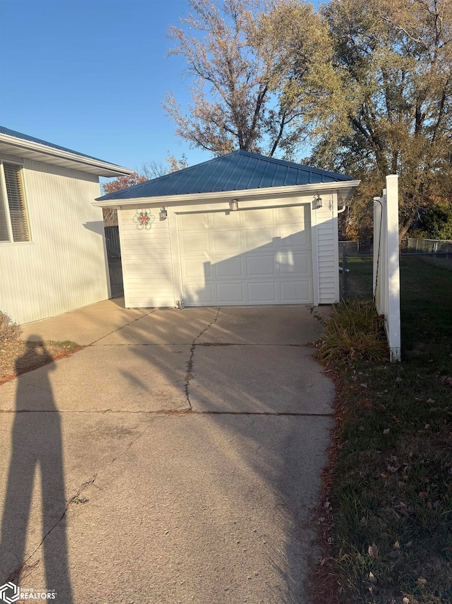 2438 N Jefferson St, Ottumwa, IA 52501 - photo 5