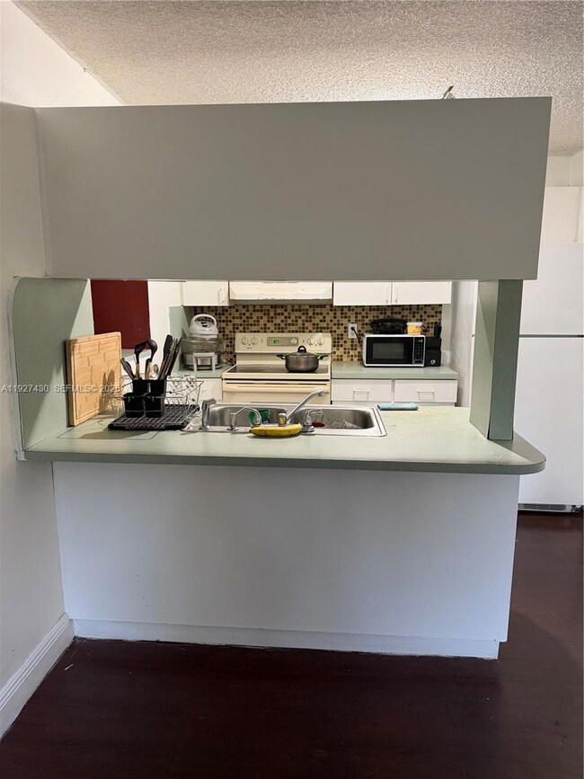 1850 NW 22nd Ct unit b, Miami, FL 33125 - photo 6