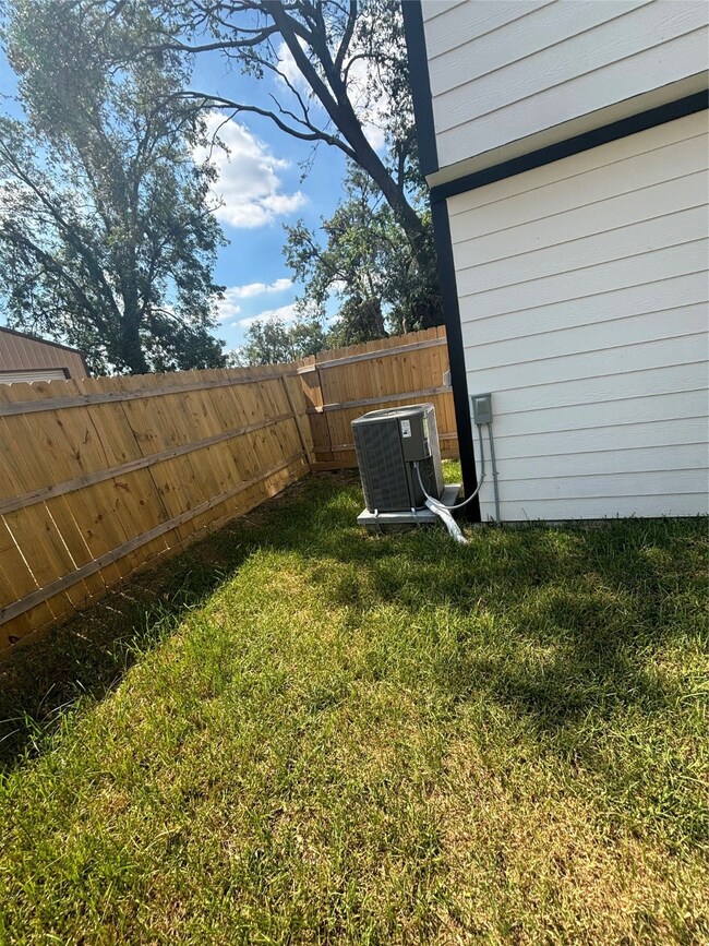 6309 Sandra St unit A, Houston, TX 77028 - photo 4