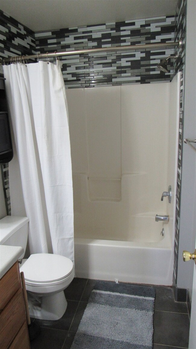 1211 Hideaway Dr, Auburn, IN 46706 - photo 5