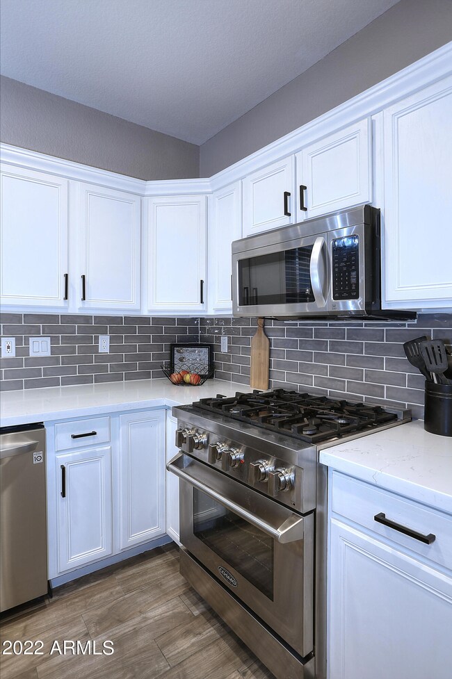 Night-Kitchen-Range