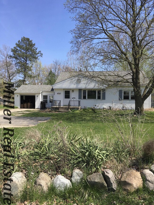 1535 N Broadway St, Hastings, MI 49058 - photo 2