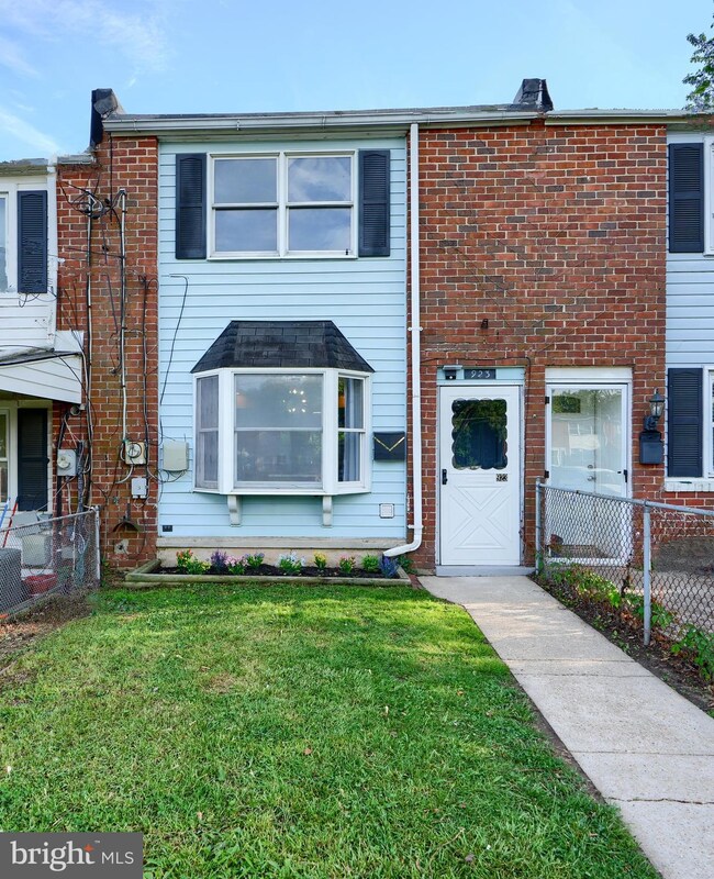 923 Imperial Ct, Halethorpe, MD 21227 - photo 3