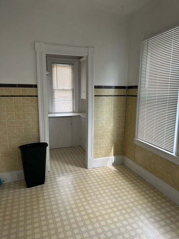 43 Lathrop St unit 2, West Springfield, MA 01089 - photo 5