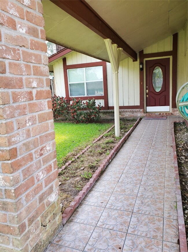 16926 Paint Rock Rd, Friendswood, TX 77546 - photo 3