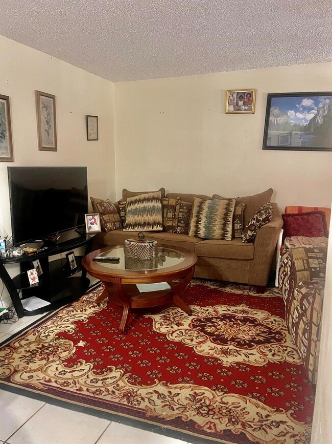 205 NE 3rd St unit 105, Boynton Beach, FL 33435 - photo 2