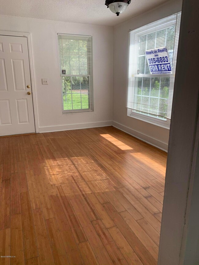 10232 Oakridge St, Jacksonville, FL 32218 - photo 4