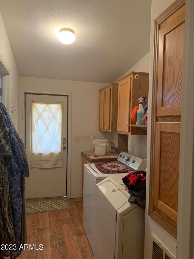 Laundry (Deck & Pool Exit)