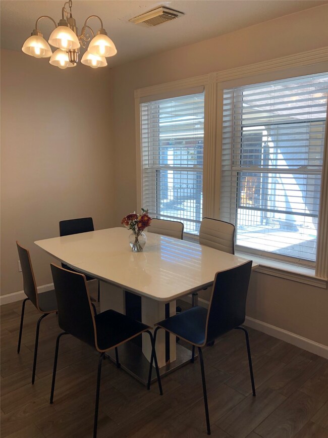 Breakfast nook area