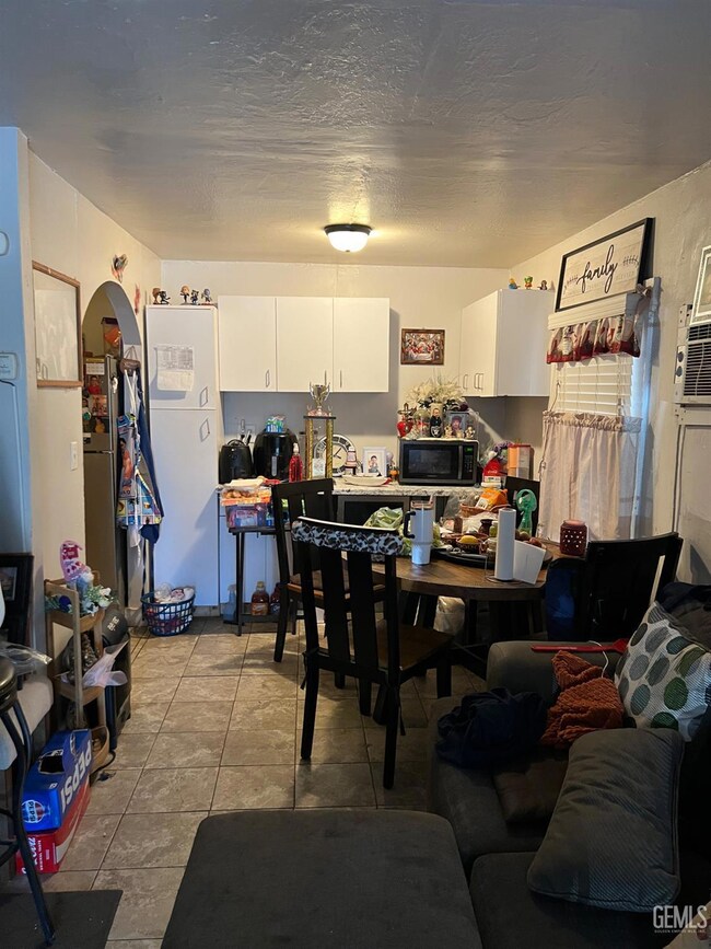 1921 Miller St, Bakersfield, CA 93305 - photo 6