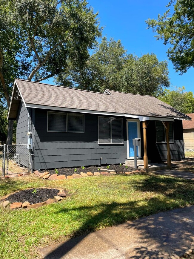 1611 Avenue L, Rosenberg, TX 77471 - photo 3