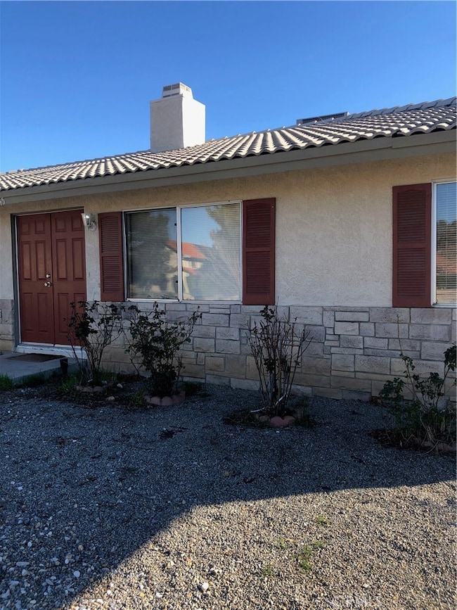 16745 Green Tree Blvd, Victorville, CA 92395 - photo 5