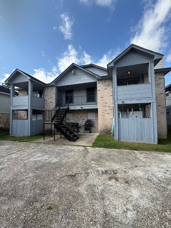 812 Jefferson Ave unit D, Cleveland, TX 77327 - photo 2