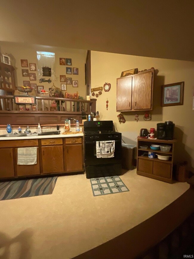 716 W King St, Garrett, IN 46738 - photo 5