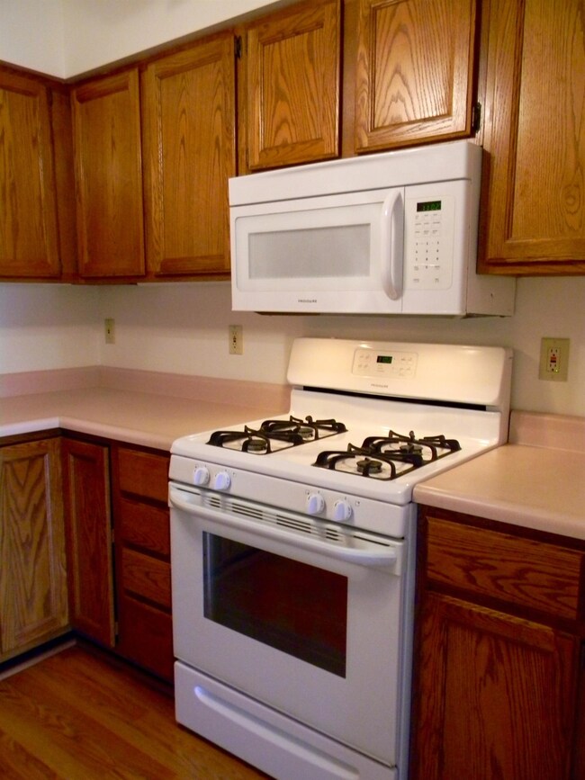 618 Briarwood Dr unit B, Dyer, IN 46311 - photo 7