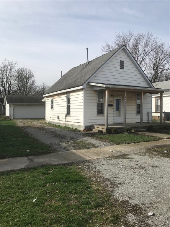 2413 Broadway Ave, Mattoon, IL 61938 - photo 7