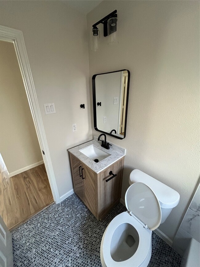 2009 Welch St unit 4, Houston, TX 77019 - photo 5