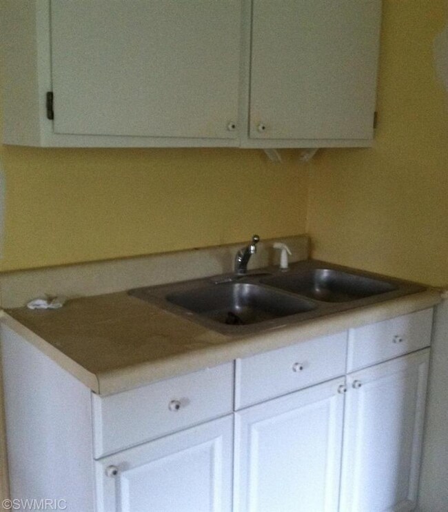 212 S Elm St, Three Oaks, MI 49128 - photo 3