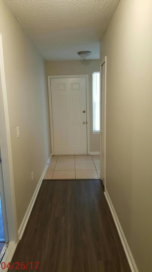 7858 Aquarius Cir S, Jacksonville, FL 32216 - photo 2