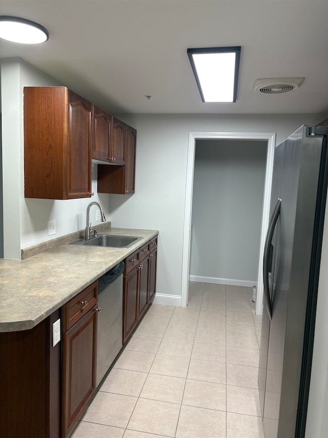 16 Crestview Cir unit 174, Londonderry, NH 03053 - photo 2