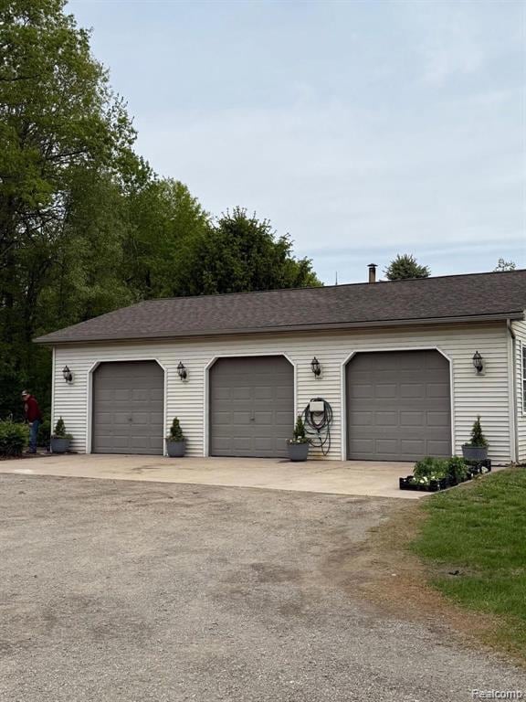 Detatched 3 car garage