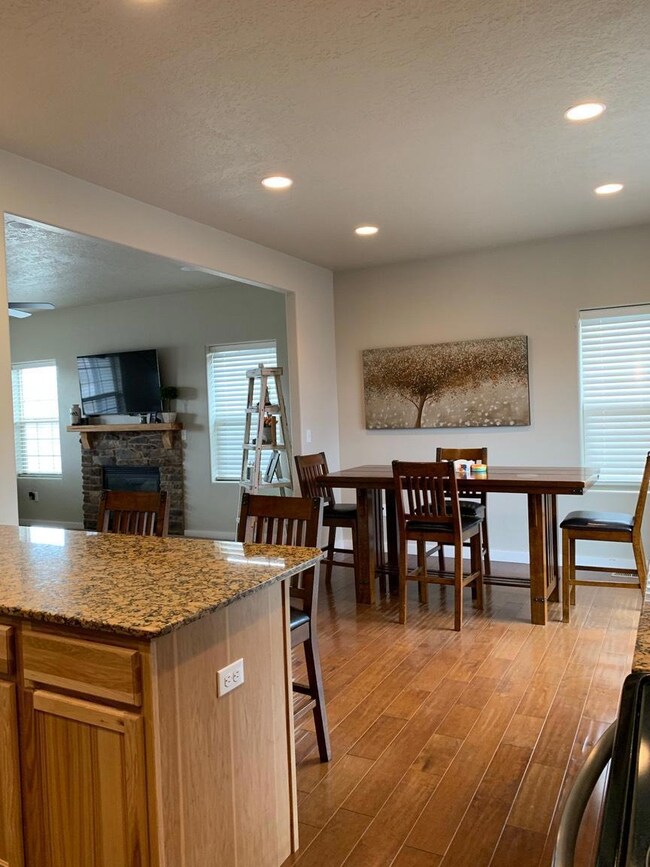 Dining Room<|><|>