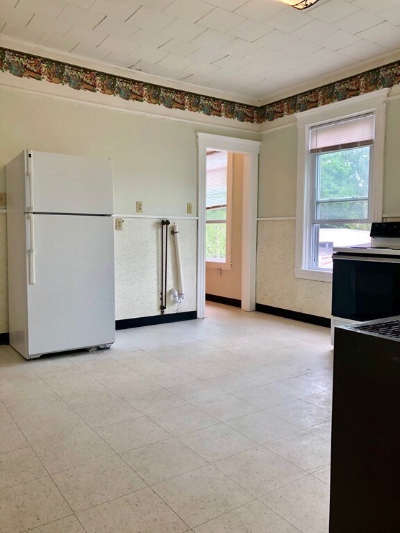 32 Douglas St unit 2, Worcester, MA 01603 - photo 7