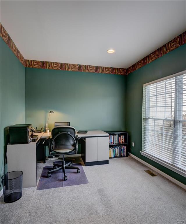 7045 Periwinkle Ct, Macungie, PA 18062 - photo 4