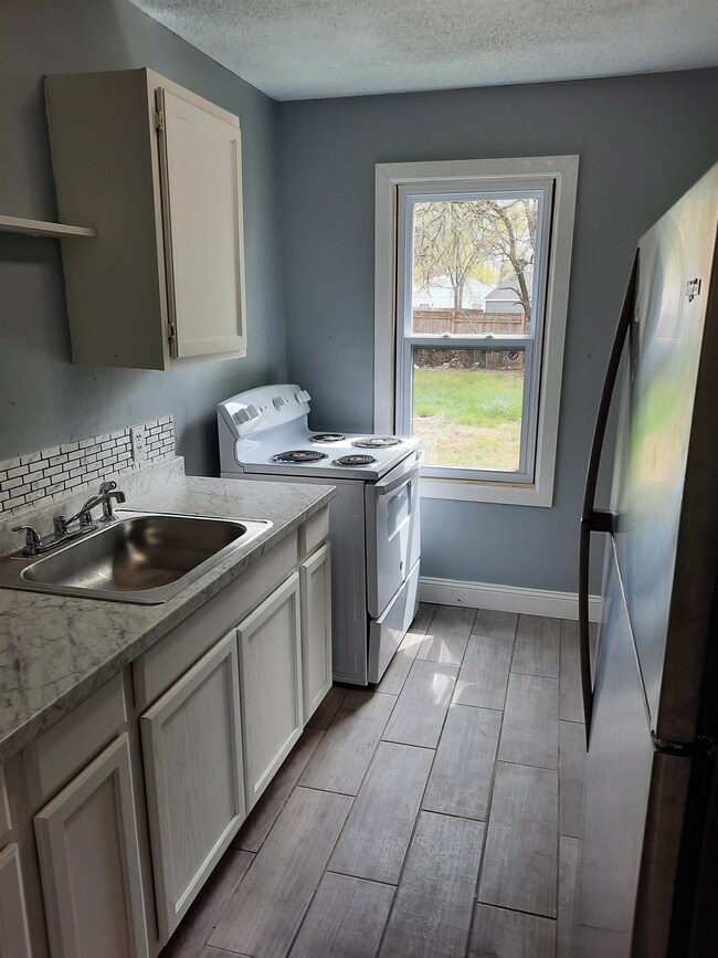 3521 E Sunview Ave, Wichita, KS 67216 - photo 6