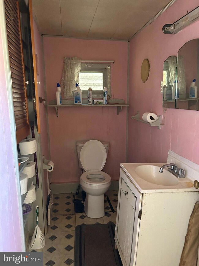 24 W Wood St, Paulsboro, NJ 08066 - photo 7