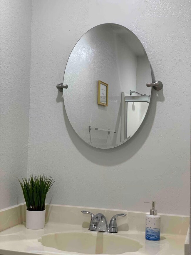 2810 N Arcadia Ct unit 211, Palm Springs, CA 92262 - photo 3