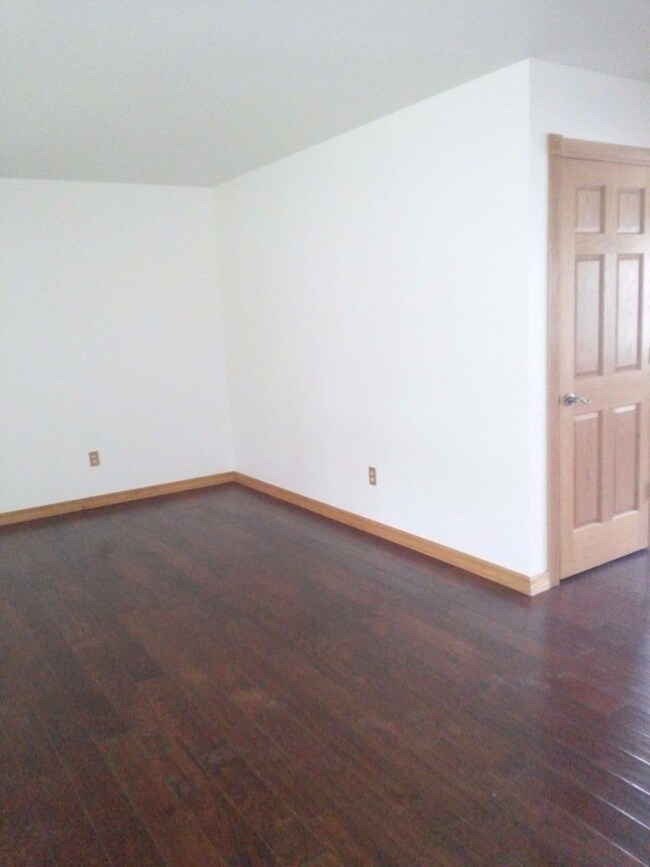 611 Omega Dr, Crown Point, IN 46307 - photo 3