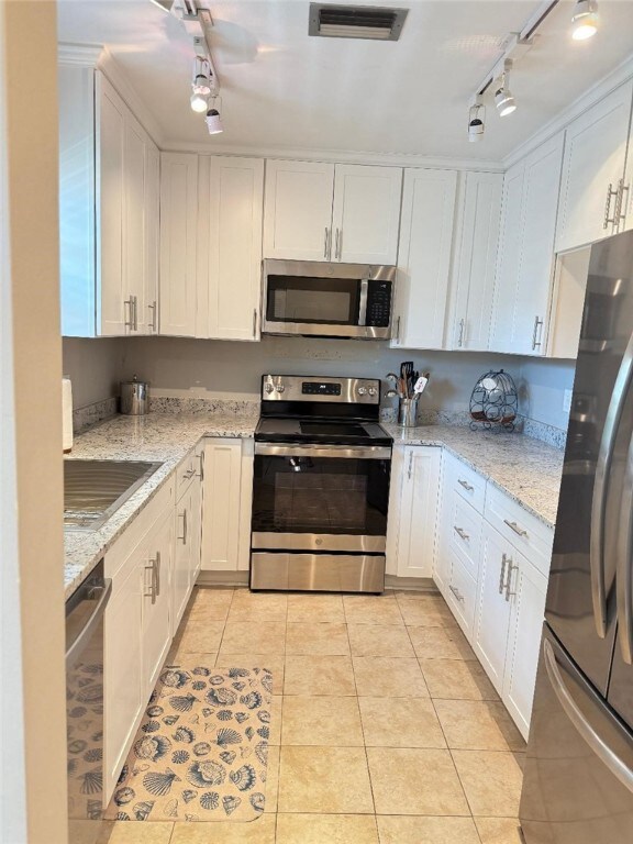 900 Jasmine Ln unit 6B, Vero Beach, FL 32963 - photo 3