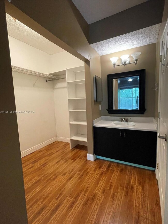 6960 SW 39th St unit E201, Davie, FL 33314 - photo 4