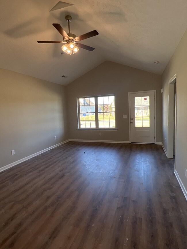 203 Meadowbrook Dr, Shelbyville, TN 37160 - photo 4