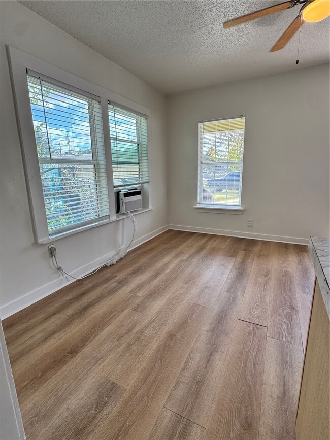 521 Rosamond St unit A, Houston, TX 77076 - photo 6