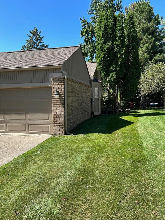 7478 Westbury Blvd, West Bloomfield, MI 48322 - photo 5