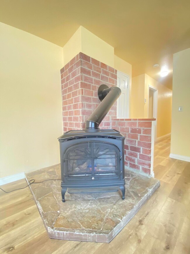 2023 Holabird Ave, Klamath Falls, OR 97601 - photo 5