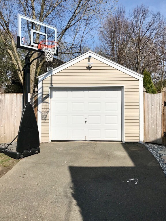 24 Cooper St, West Springfield, MA 01089 - photo 5