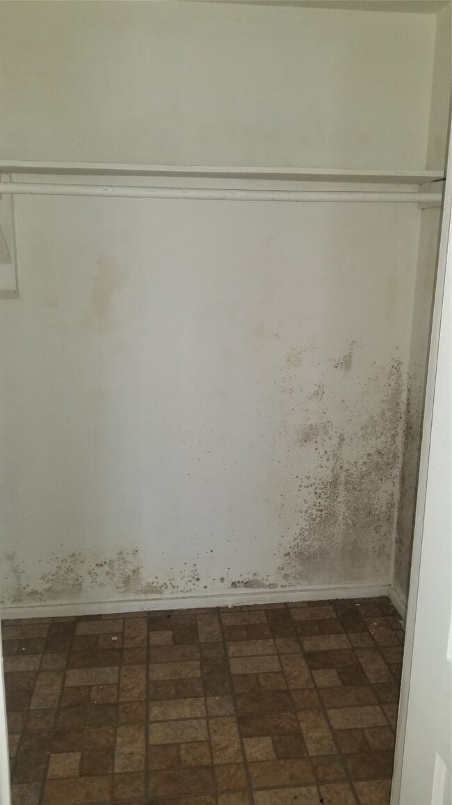 914 Ellington St, Houston, TX 77088 - photo 7