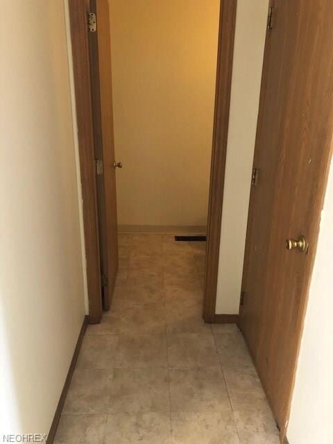 hall to 1st floor powder room