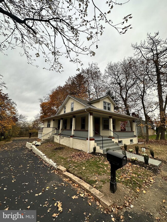 1465 Farmington Ave, Pottstown, PA 19464 - photo 2