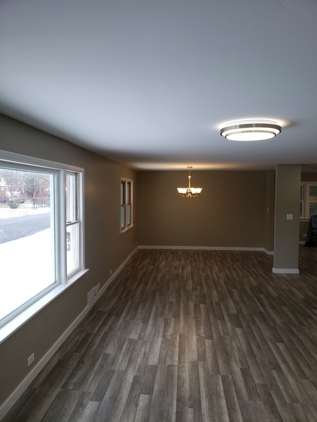 1733 Jenkinson Ct, Waukegan, IL 60085 - photo 4